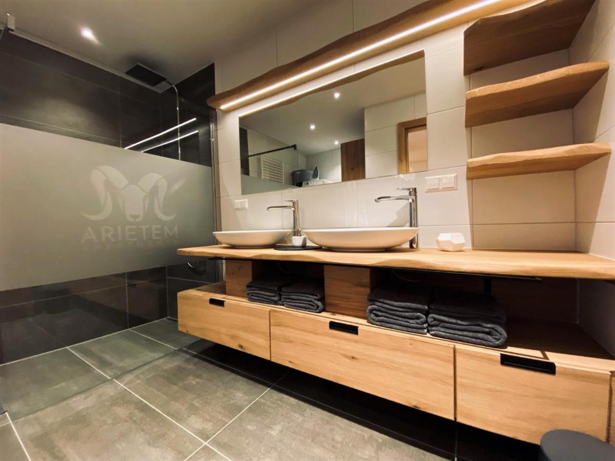 Arietem-Apartment - By Mynests เกริบมิง ภายนอก รูปภาพ